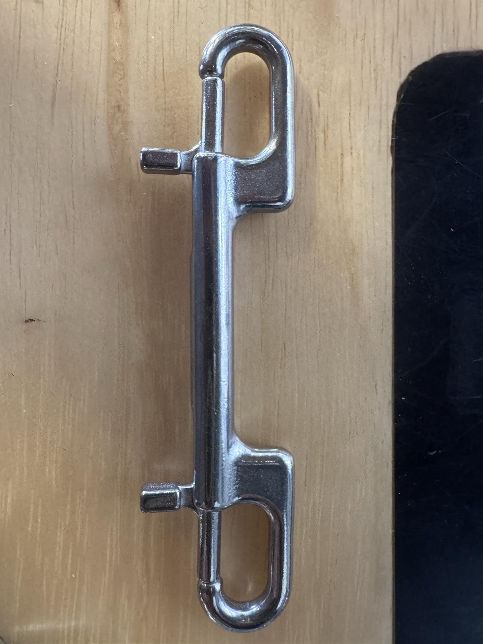 Cave Adventurers Bolt snaps